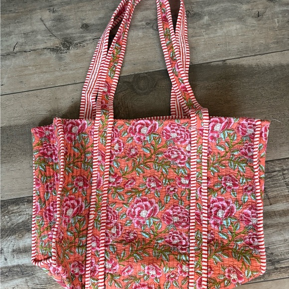 NWOT! LA SOUL Reversible Floral Print/Stripes Cotton Quilted Tote - Picture 2 of 6